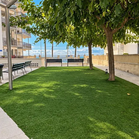 Beachfront Costa Palmera 3 Bedroom & 2 Baths Apartamento Cunit